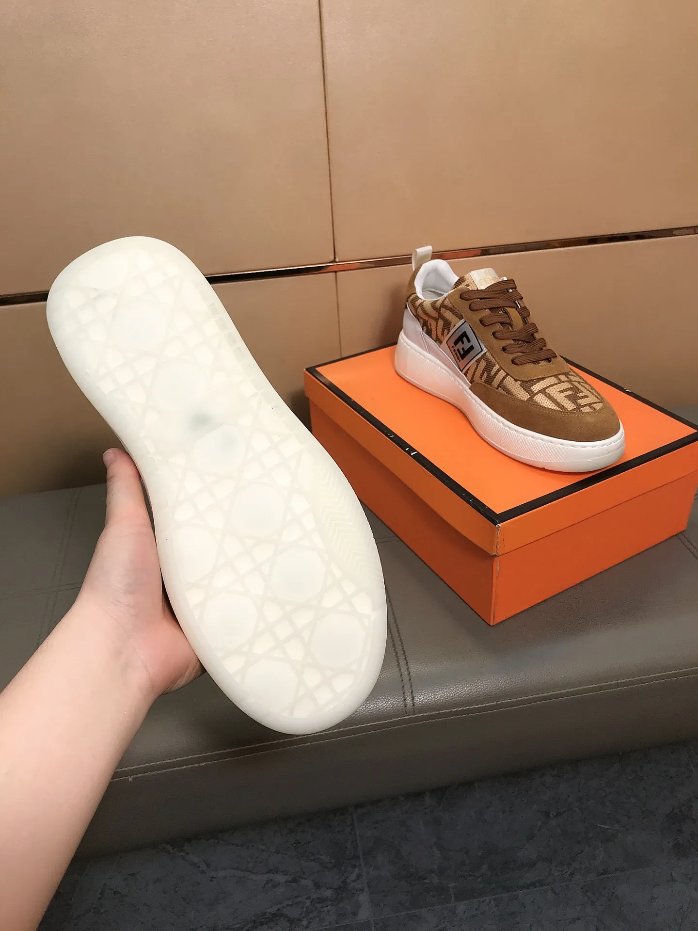 Ex-factory price 420 🔆🔆👉Fendi [Fendi] Men's new low-cut casual shoes are on the market🔥The shoe body is made of brand-specific printed fabric nubuck leather, with sheepskin lining for feet, breathable and does not cover the feet! Fashionable casual shoes 🙈Outsole is ultra-light, non-slip and wear-resistant👣 Standard size 38-44